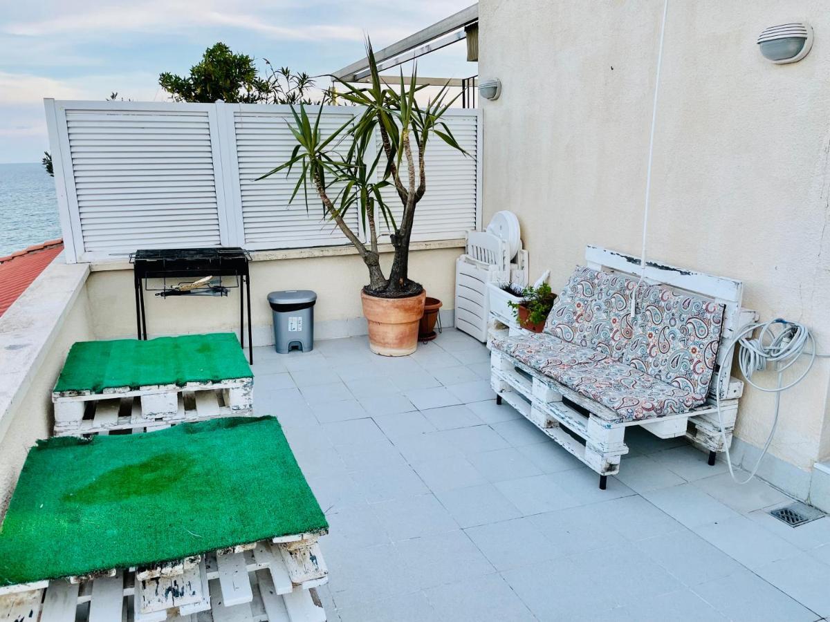 شقة La Marina Seaview Penthouse سيدجيس المظهر الخارجي الصورة