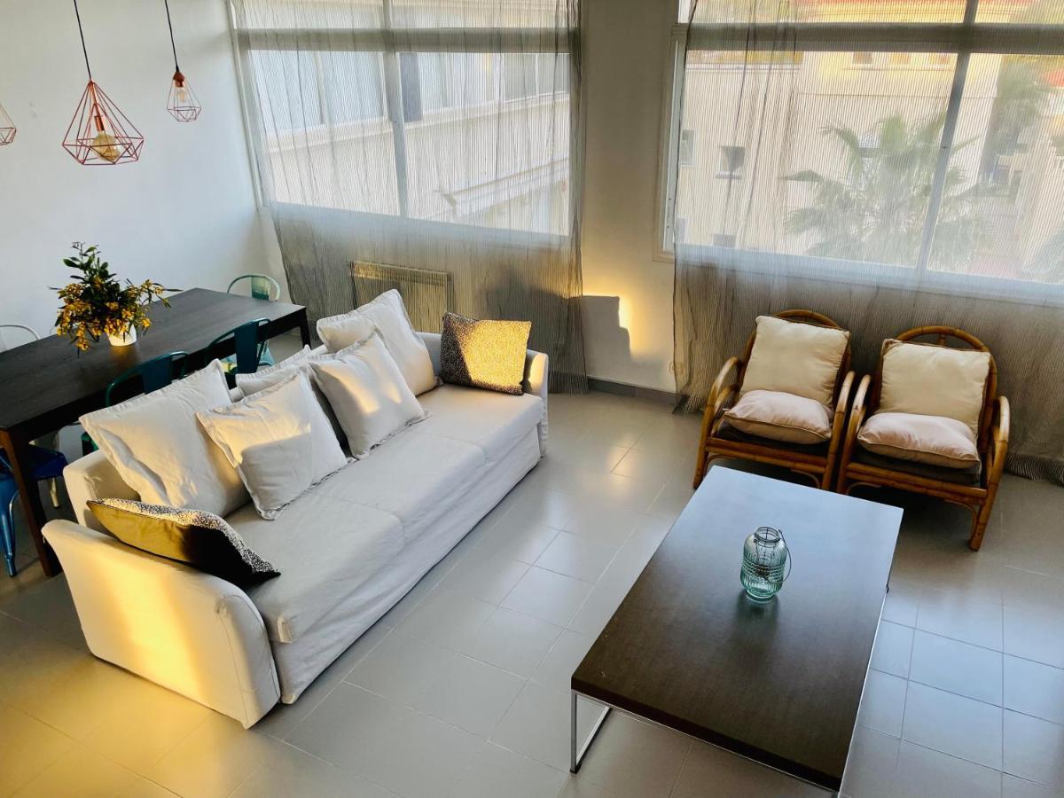شقة La Marina Seaview Penthouse سيدجيس المظهر الخارجي الصورة