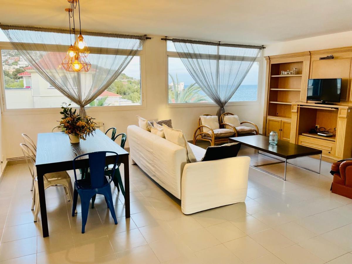 شقة La Marina Seaview Penthouse سيدجيس المظهر الخارجي الصورة