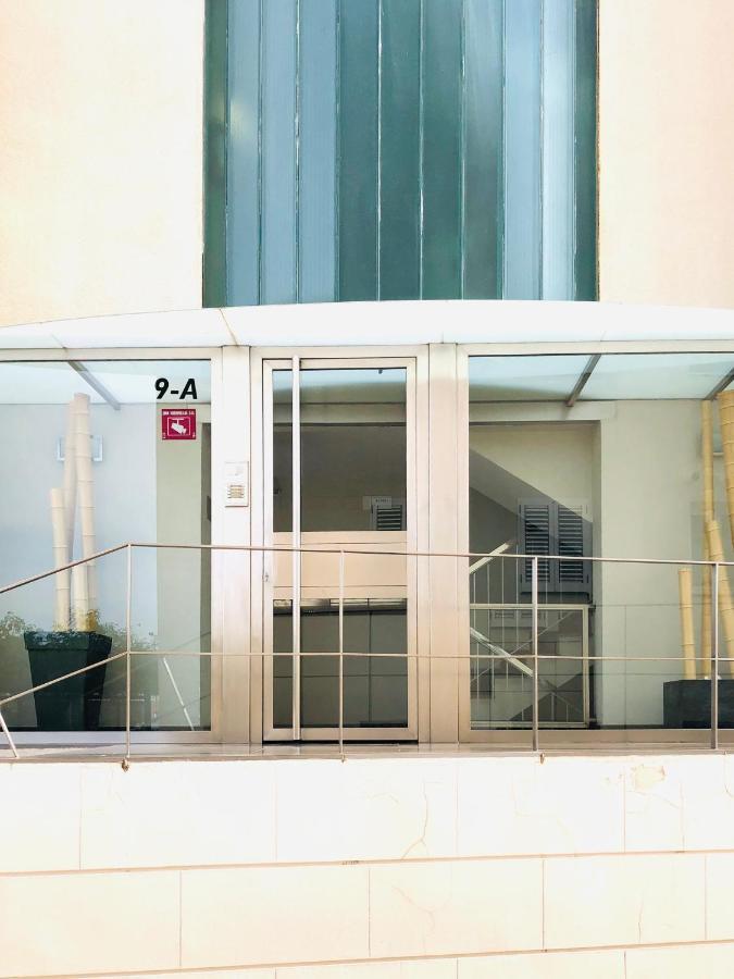شقة La Marina Seaview Penthouse سيدجيس المظهر الخارجي الصورة