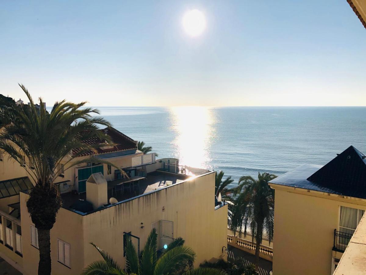 شقة La Marina Seaview Penthouse سيدجيس المظهر الخارجي الصورة